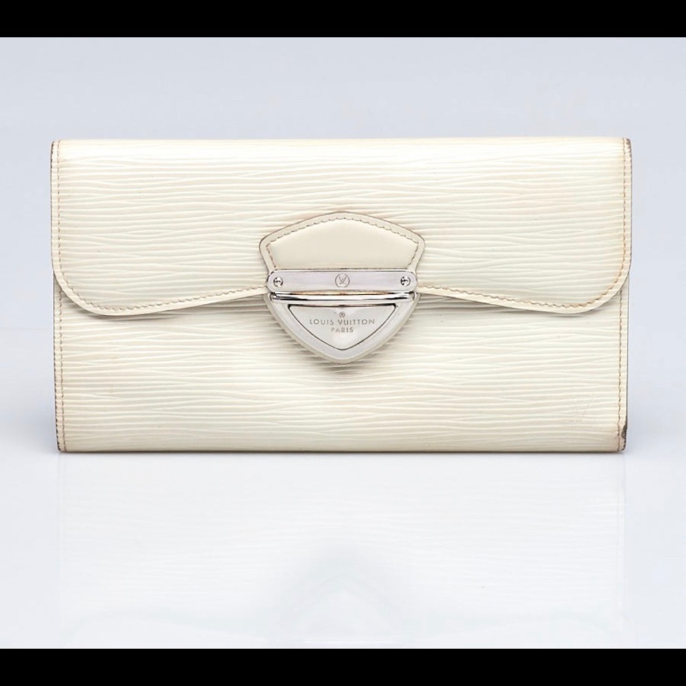 Pre own authentic epi wallet white